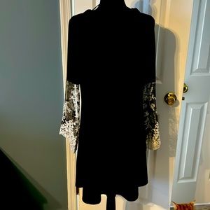 SizeL black dress w/ sheer lace white floral appliqué sleeves simple & elegant